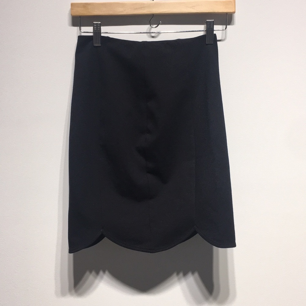 Lulus black tulip style skirt Size S
